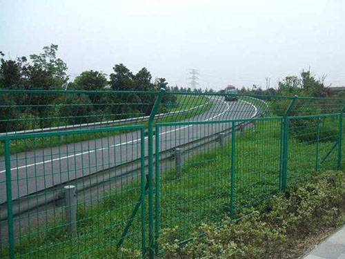 高速公(gong)路(lu)圍欄(lan)